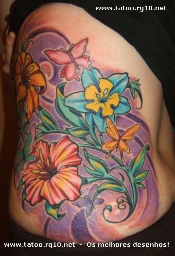 Linda tatuagem feminina - Flores.