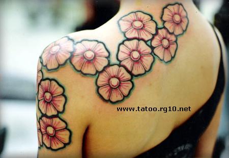 Tattoo feminina - Sakuras, flores, floral.